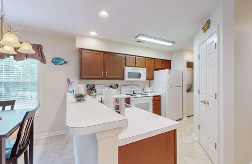 Longs Condo | Relax in style at Longs Cozy Haven: your comfortable, accessible retreat