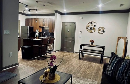 Dunwoody Apartment | "Relax in Style":Charming 2-Bed,2-Bath Getaway Perfect for Families of Couples!