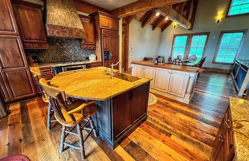 West Jefferson Cabin | Relax in Style with Spa-Like Bathrooms & Cozy Bedrooms Await @ Crown Jewel
