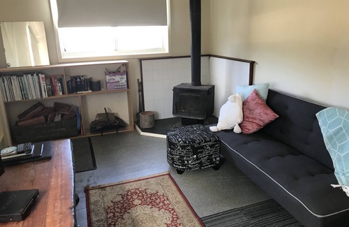 Cowaramup House | Relax in the charm of the Old Police Station