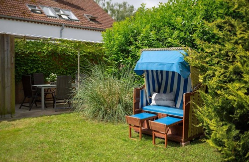 Puttgarden Apartment | Relax in the heart of Fehmarn: ideal for families and animal lovers!