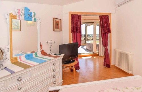 Avigliano Umbrio Apartment | Relax in the whirlpool with panoramic views of the Umbrian countryside.