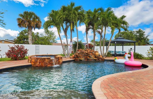 Golden Gate House | Relax in your Private Paradise.