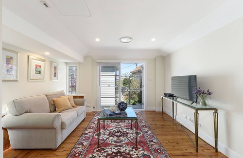 Austinmer House | Relax-Inn Austinmer. Luxury detached Guest House.