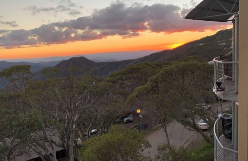 Mount Buller Apartment | Relax🔥 look at The Bluff ski & enjoy the 2-storey luxury skiers champion place