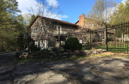 Woodstock Apartment | Relax near Catskills in our cozy Woodstock Apartment