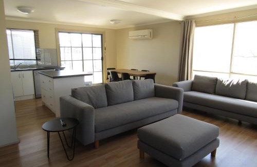 Minlacowie House | Relax on Royston