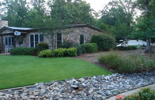 Fair Play House | Relax on the shore of Lake Hartwell in our Fair Play retreat