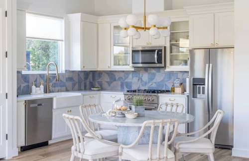 Round Top House | Relax & Recharge | 5 Minutes to Round Top | The Air Retreat at Element Ranch