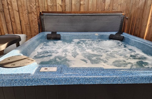 Belleville Apartment | ❤️‍🔥Relax & Reconnect at a Cozy Hideaway in Central Belleville💦