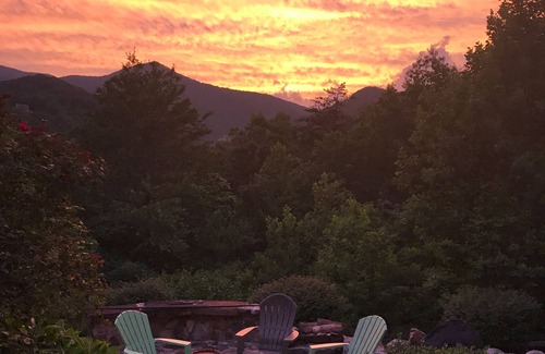 Hiawassee Cabin | Relax To Sunsets. Pool Table, Dogs Welcome.