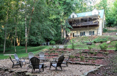 Dahlonega House | Relax & Unwind at the Chestatee River Retreat! Pet Friendly & Near Wineries