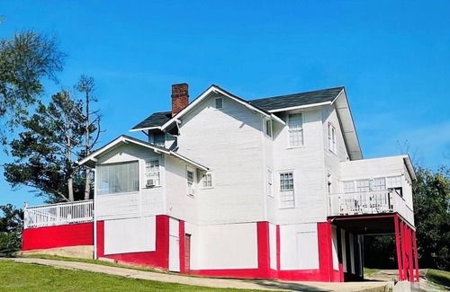 Selma House | Relax & Unwind in a Spacious Historic Home with Porch, Patio, & Sunroom
