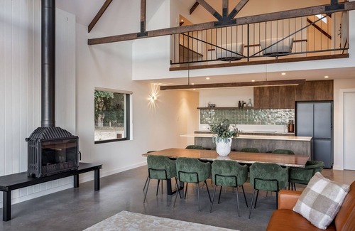 Cowaramup House | Relax with rural and luxury living in this 4 bedroom home. Close to beach.