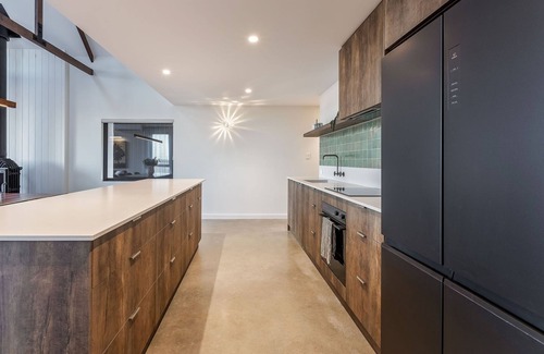 Cowaramup House | Relax with rural and luxury living in this 4 bedroom home. Close to beach.