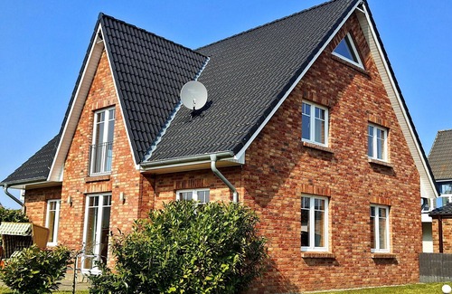 Gross Schwansee House | Relaxation in Groß Schwansee with Baltic Sea view, sauna + WLAN - ground floor apartment