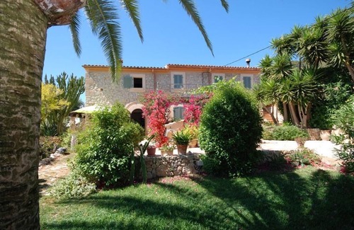 S'Arraco House | Relaxation in Mediterranean garden landscape at the large private pool