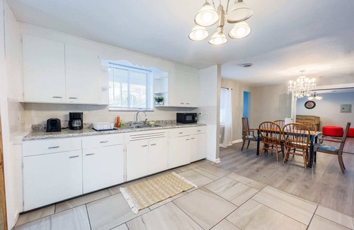 Niagara Falls Apartment | Relaxing 3BR 3 Bath close to the falls