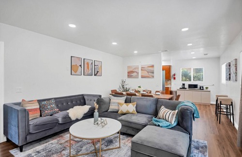 Monrovia House | Relaxing 3BR Near DTLA, Shops, & Parks #TravelSGV