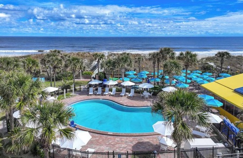 Neptune Beach Hotel | Relaxing Airy Beach Retreat, Perfect for a Peaceful Getaway Escape, Pet Friendly