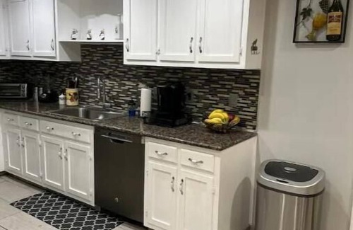Sanford House | Relaxing and Cozy Ranch Style Home, private hot tub, pet friendly