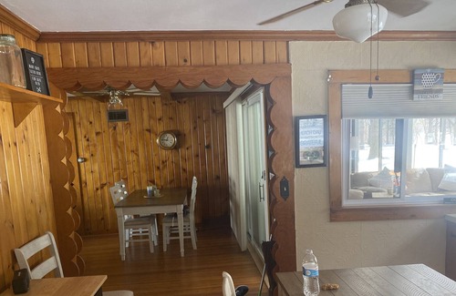 Hampton Cabin | Relaxing cabin on Beed’s Lake.