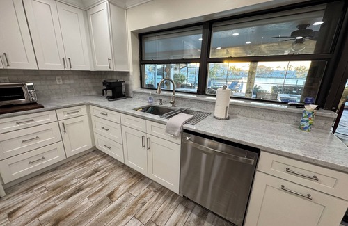 Island Estate House | RELAXING CAGED POOL WATERFRONT PRIVATE 1 STORY 4/3 DOCK LRG MASTER - RENOVATED