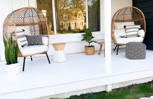 Ashtabula House | Relaxing Coastal Inspired Cottage, short walk from the lake!
