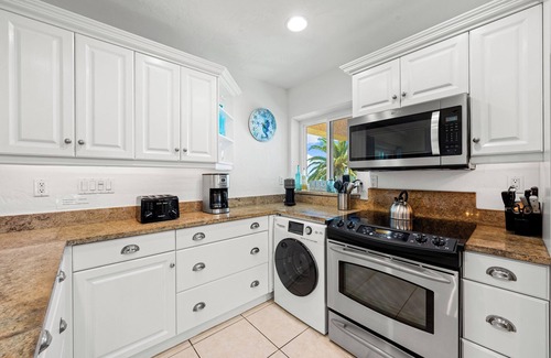 Siesta Key Condo | Relaxing Condo on Siesta Key with Pool Access and Beach Views!