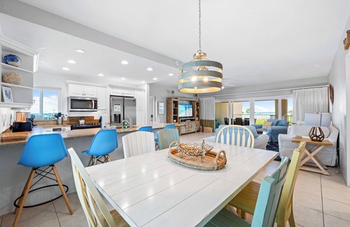 Siesta Key Condo | Relaxing Condo on Siesta Key with Pool Access and Beach Views!