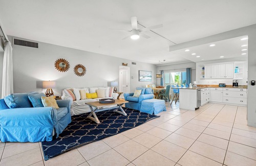 Siesta Key Condo | Relaxing Condo on Siesta Key with Pool Access and Beach Views!