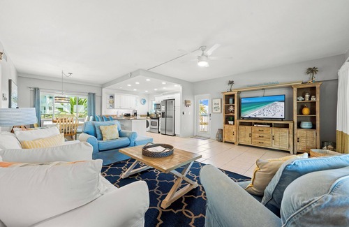 Siesta Key Condo | Relaxing Condo on Siesta Key with Pool Access and Beach Views!