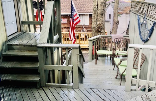 Baiting Hollow Cottage | Relaxing Cottage - Walk to private Beach!