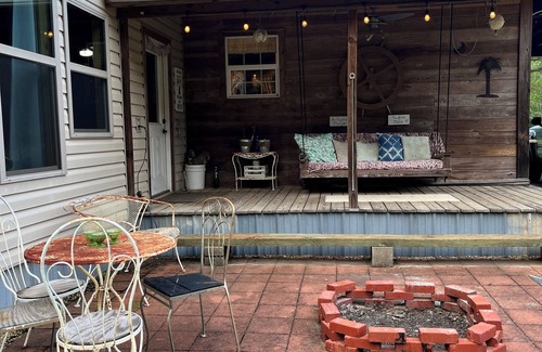 Ovett Cabin | Relaxing farmhouse with a pond in the country with kayaks