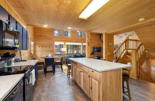 Breckenridge Cabin | Relaxing Forest Retreat with a Private Hot Tub