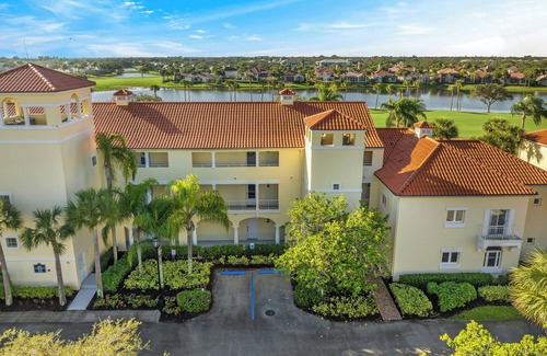 Grand Harbor House | Relaxing Gated Community