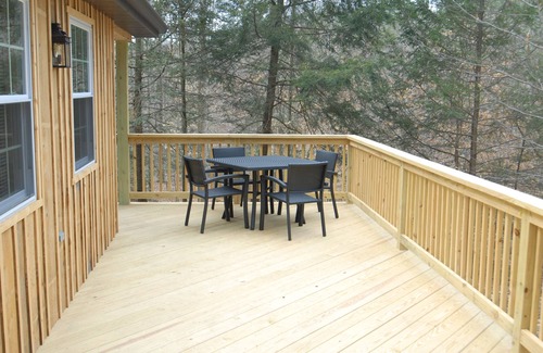 Cocolamus Cabin | Relaxing Getaway-Enjoy a hot tub in the woods