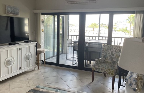 Marco Island Condo | Relaxing great location Marco River view condo
