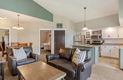 Nisswa Condo | Relaxing Gull Lake Waterside Retreat with Boat Rentals | Nisswa, MN