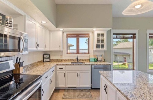 Nisswa Condo | Relaxing Gull Lake Waterside Retreat with Boat Rentals | Nisswa, MN