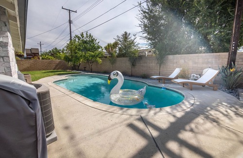 Orange House | Relaxing Home close to Newport, Disney and Angels