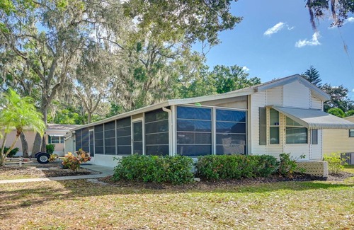 Braden River House | Relaxing Home Pool Access and Screened-In Porch!