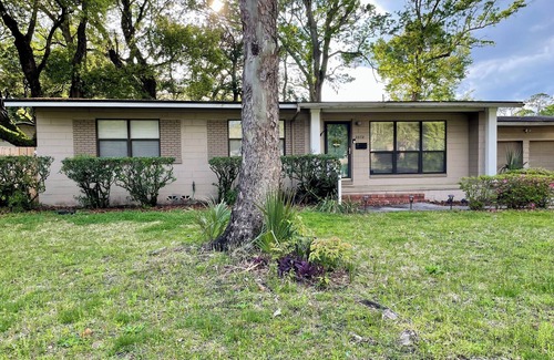 San Jose House | Relaxing Home w/Lg Patio Centrally Located Near Mandarin, San Marco & Downtown