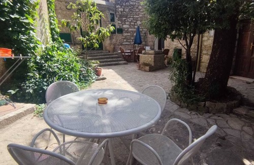 Erice House | Relaxing in a typical Erice courtyard