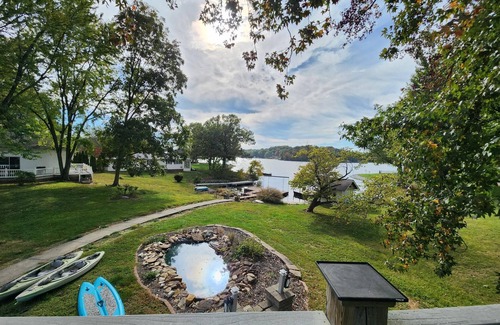 Marion House | Relaxing lake front home with beautiful view on the lake, sleeps 7.