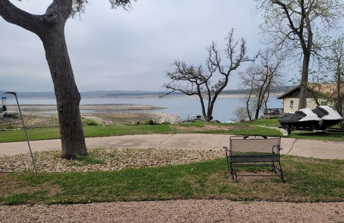 Rocky Ridge Apartment | Relaxing Lake Travis waterfront apartment with boat launch