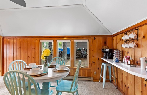 Wild Rose Cottage | Relaxing Lake Vibes Before Fall Arrives +Hot Tub