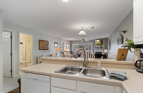 Camdenton Condo | Relaxing Lakefront Condo w/2 Heated Pools, Boat Ramp & Slip, Near Golf & Parks