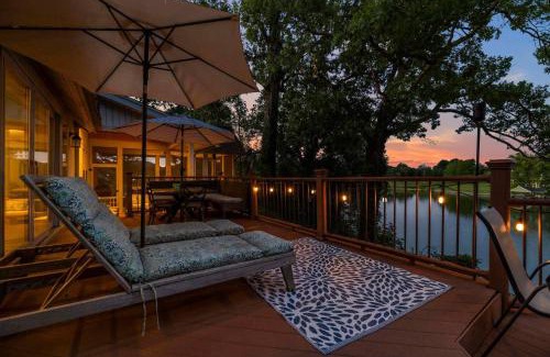 Piney Flats House | Relaxing Lakefront Retreat w/Hot Tub & Dock
