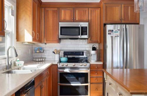 Piney Flats House | Relaxing Lakefront Retreat w/Hot Tub & Dock